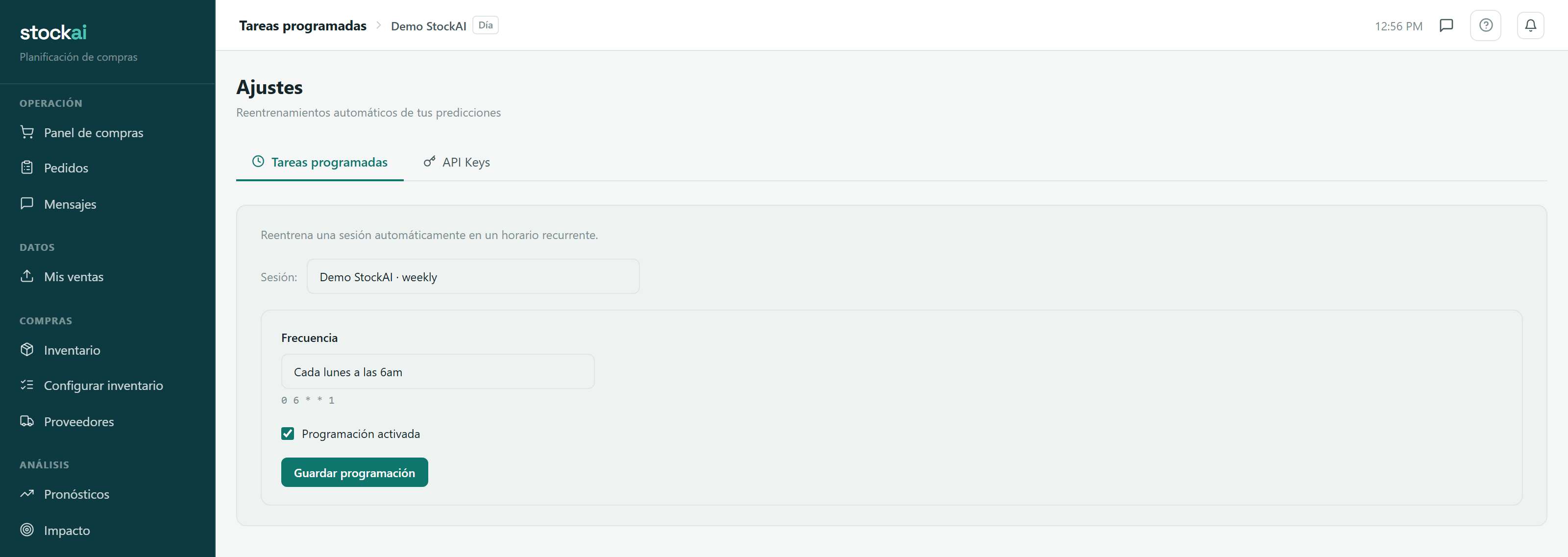 Pantalla de automatización de StockAI con las llaves de API y los recálculos programados.
